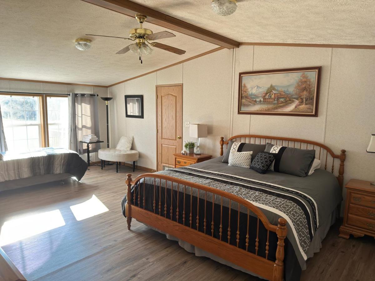 Spacious Cozy Getaway ! King Bed, Game Room, Out Door Patio Cairo Ngoại thất bức ảnh
